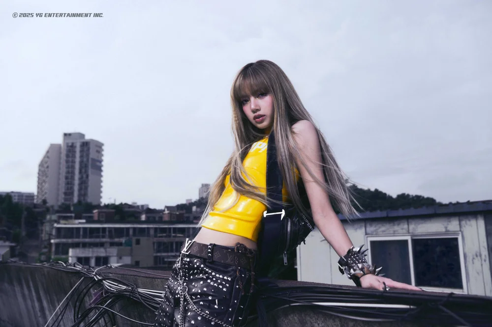 Lisa (리사) BLACKPINK profile photo